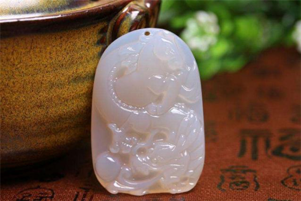 白玛瑙的寓意和象征,玛瑙石有什么寓意