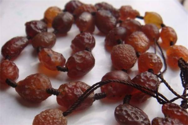 葡萄籽玛瑙怎么辨别真假,阿拉善葡萄干玛瑙有假的么 葡萄籽玛瑙怎么辨别真假,阿拉善葡萄干玛瑙有假的么