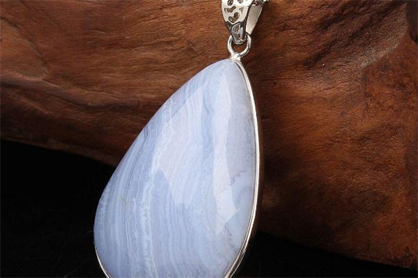 蓝玛瑙的功效和作用是什么,蓝纹玛瑙是天然的吗 蓝玛瑙的功效和作用是什么,蓝纹玛瑙是天然的吗