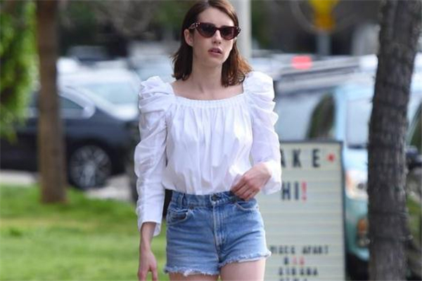 方领上衣搭配什么外套,圆领白色卫衣怎么搭配