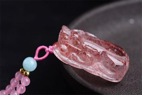 草莓晶属于水晶吗,草莓晶是啥