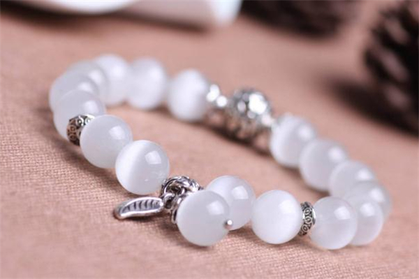 玛瑙和猫眼石哪个好,猫眼石和玛瑙石哪个好 玛瑙和猫眼石哪个好,猫眼石和玛瑙石哪个好