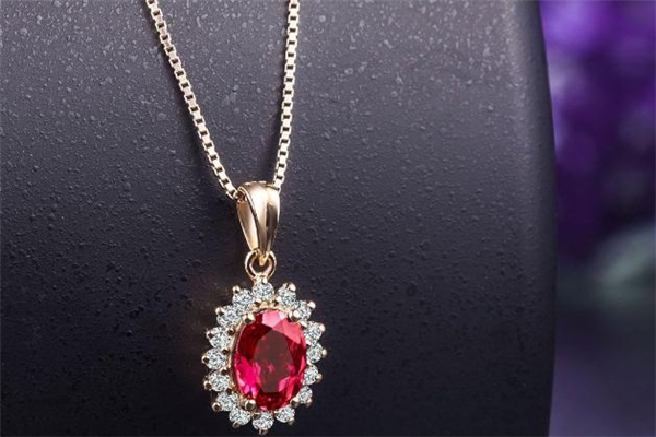 红宝石和石榴石哪个更值得买,红宝石和石榴石的区别