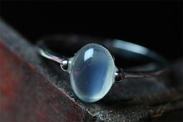 月光石属于什么石,什么叫月光石 月光石属于什么石,什么叫月光石