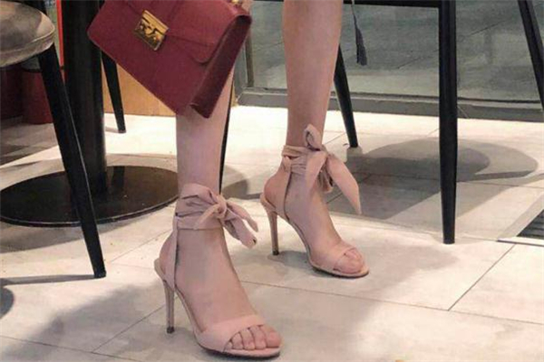 女生绑带凉鞋,绑带凉鞋的各种绑法