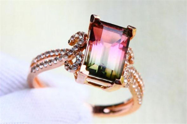 西瓜碧玺有什么颜色,碧玺西瓜碧和纯色哪种好