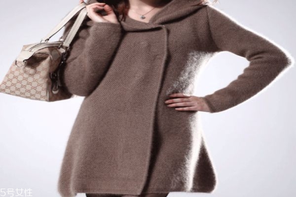 羊毛衫怎样搭配好看,羊毛衫配什么衣服好看
