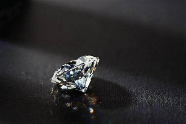 钻戒的净度和颜色哪一个更重要,钻石是净度重要些还是颜色重要些 钻戒的净度和颜色哪一个更重要,钻石是净度重要些还是颜色重要些