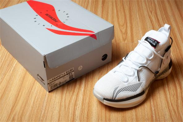 李宁驭帅13和闪击6哪个更好,李宁闪击7和驭帅14 李宁驭帅13和闪击6哪个更好,李宁闪击7和驭帅14