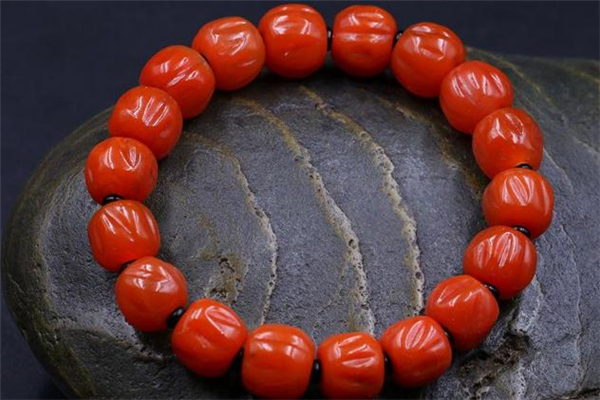 南红玛瑙用什么油保养,南红玛瑙可以用橄榄油保养吗