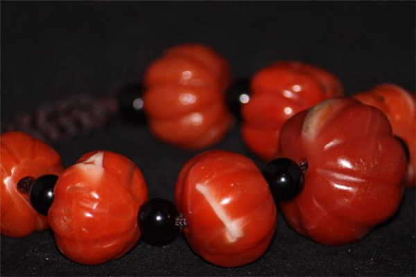 南红玛瑙和普通红玛瑙的功效,什么叫南红玛瑙
