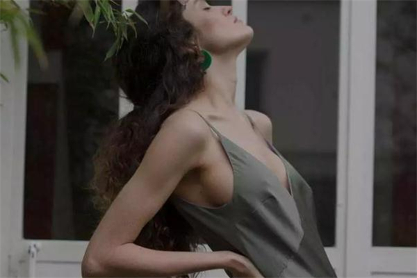 鼠尾草绿衣服怎么搭配,鼠尾草绿是什么颜色 鼠尾草绿衣服怎么搭配,鼠尾草绿是什么颜色