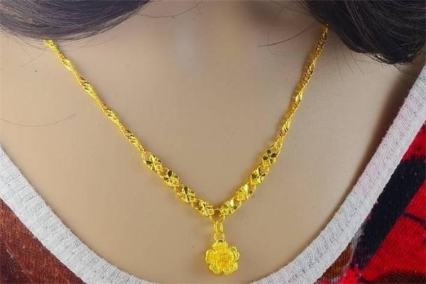 黄金项链男的戴多重合适,女黄金项链一般多重合适