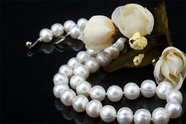 为什么戴珍珠项链过敏,珍珠过敏怎么回事