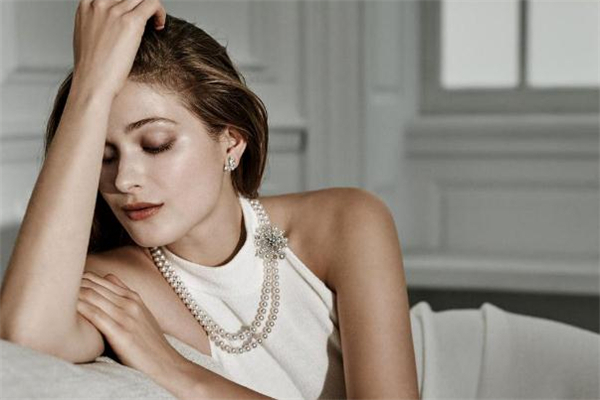 珍珠项链发黄怎么清洗,珍珠项链变黄了怎么恢复