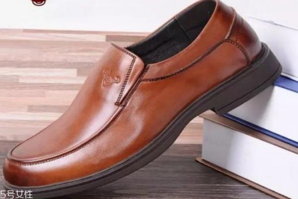 为什么穿皮鞋会脚臭,穿皮鞋脚会臭吗