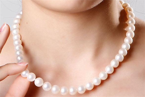 珍珠很小的珍珠项链,珍珠会越戴越小吗
