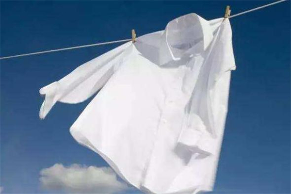 白色衣服奶茶渍怎么洗掉最简单,白色衣服上弄到了奶茶怎么洗干净