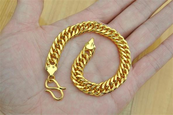 黄金手链适合多大年龄的人戴,黄金手链会不会越戴越大