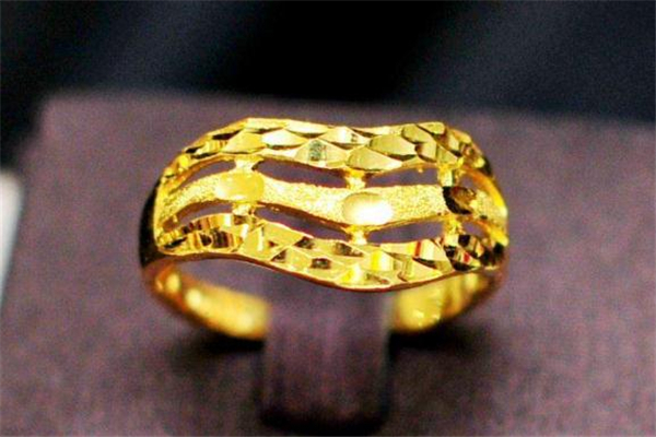 黄金戒指裂开了怎么回事,黄金戒指开裂是什么原因 黄金戒指裂开了怎么回事,黄金戒指开裂是什么原因