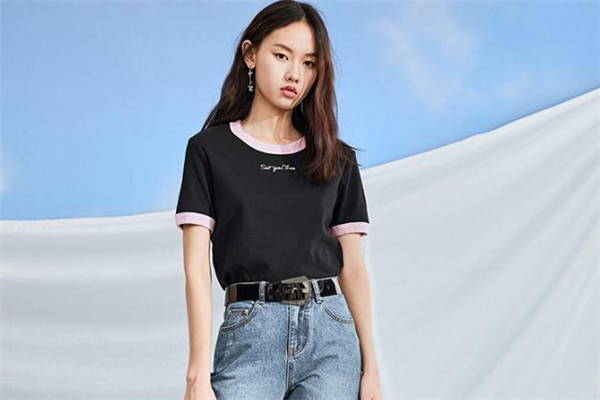 衣服有黑汗渍怎么洗掉,黑衣服汗渍发红怎么去除