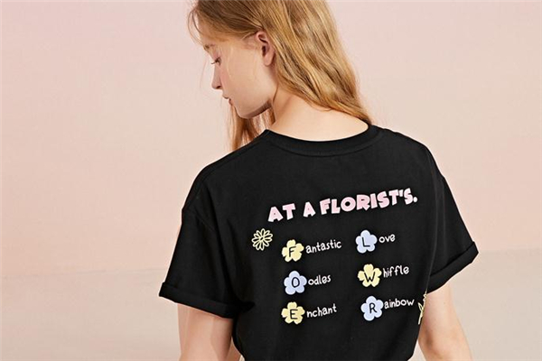 黑色牛仔衣服有味道怎么去除,黑色衣服有股味道洗不掉 黑色牛仔衣服有味道怎么去除,黑色衣服有股味道洗不掉