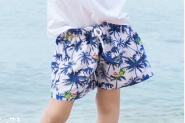 沙滩裤里面还要穿什么吗,沙滩裤用什么面料做的