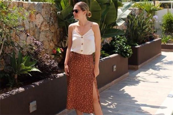 吊带怎么搭配衣服图片,吊带裙配什么上衣 吊带怎么搭配衣服图片,吊带裙配什么上衣