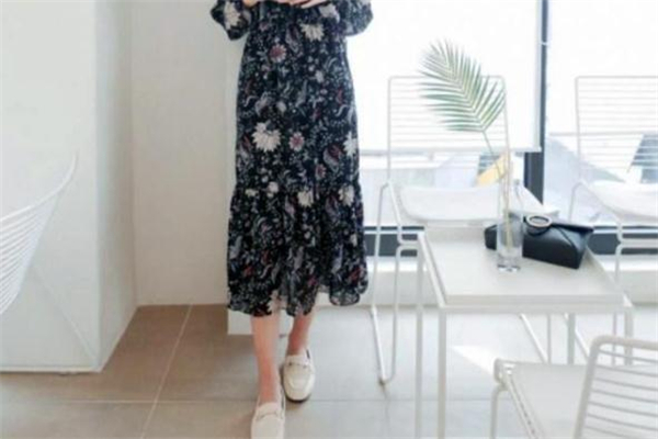 碎花裙搭配什么鞋子秋冬,碎花连衣裙配鞋子图片