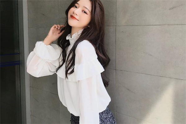 白衣服上滴了辣椒油怎么才能洗掉,白色衣服染上辣椒油如何清洗干净