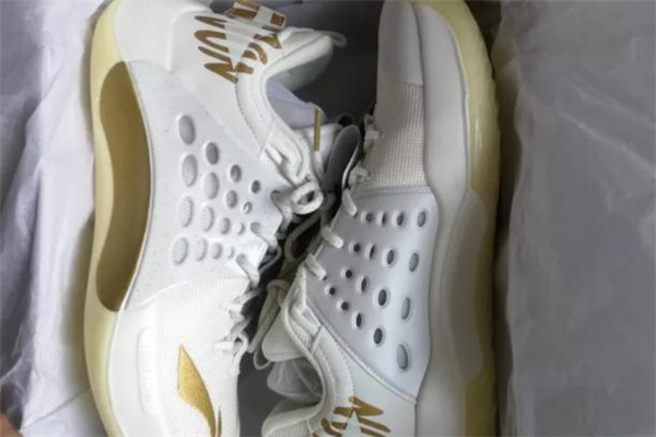 李宁音速7赞助版 冠军版区别,音速7赞助版本和普通版