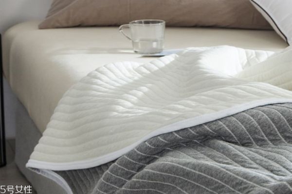 空调被要套被套吗,如何套被套
