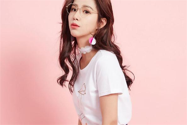 白色衣服上有霉点怎么清洗最有效,白色衣服起霉点怎么去除