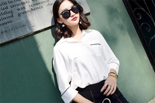 怎样去除白色衣服上的油渍,白色衣服沾上油渍怎么清洗干净