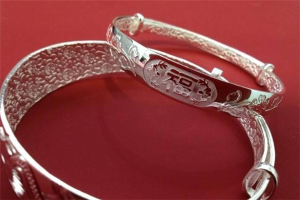 老凤祥银手镯一般多少钱,老凤祥银手镯子价格