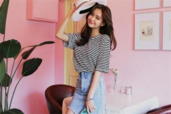 条纹t恤搭配什么外套,条纹裙子搭配什么上衣