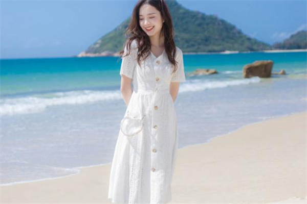 衣服颜色和纽扣颜色的搭配,纽扣毛衣搭配