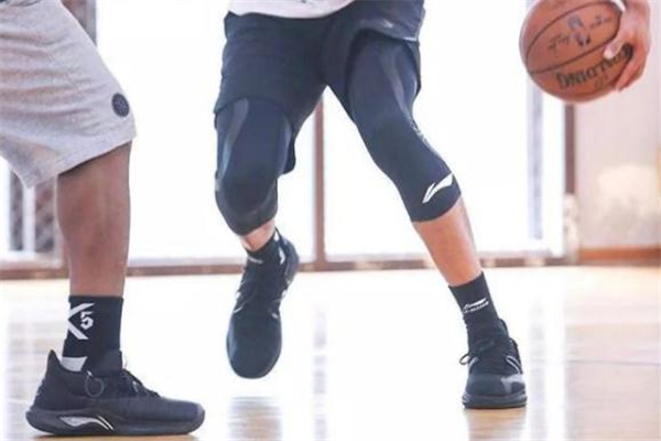 李宁闪击6是高帮吗,李宁闪击6是什么鞋底