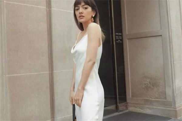 缎面衬衫怎么搭配,香槟色缎面裙子怎么搭配