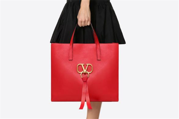 华伦天奴(valentino)奢侈品女包,华伦天奴高定礼服价格