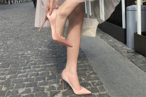 光脚穿单鞋容易出汗怎么办,为什么脚穿鞋容易出汗怎么办 光脚穿单鞋容易出汗怎么办,为什么脚穿鞋容易出汗怎么办