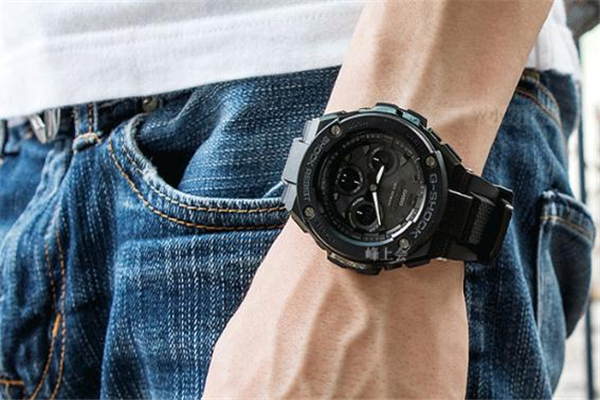 为什么我的手表秒针一跳就两秒,光动能手表秒针跳2格