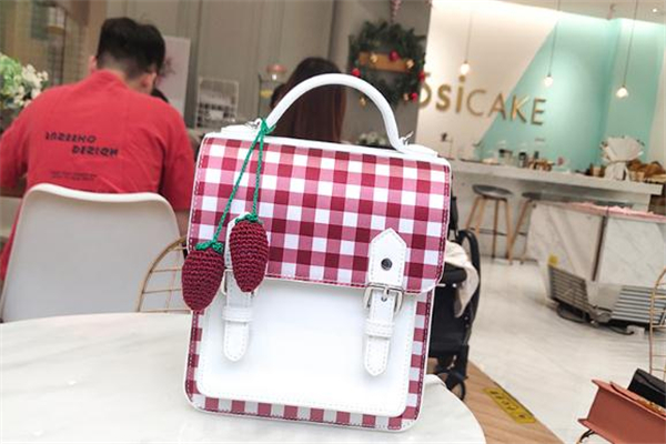 小ck新款限量草莓包,小ck包一般多少钱