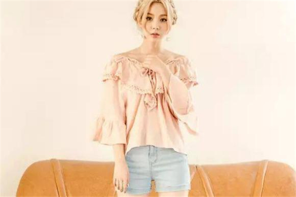 下摆蓬松的上衣怎么搭配,衣服的下摆