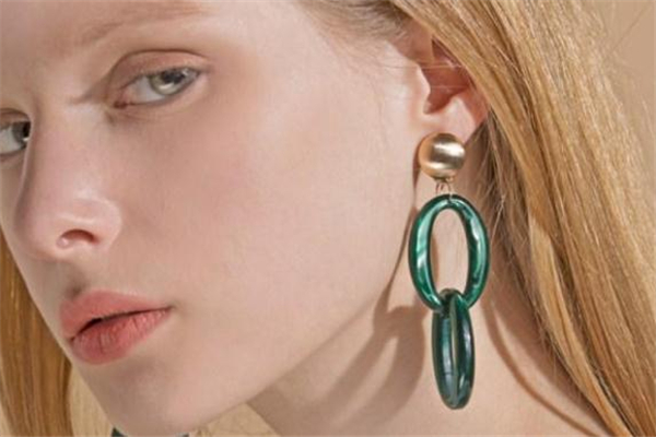 夸张大耳环,夸张大耳环适合什么脸型