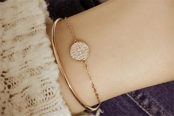 施华洛世奇项链容易断吗,施华洛世奇手链断了