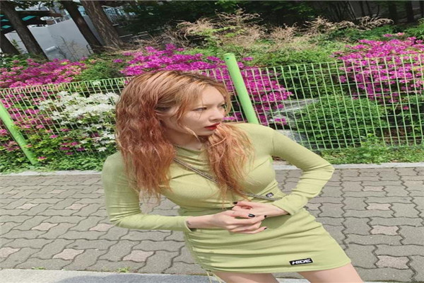 牛油果绿衣服显白吗,牛油果是绿的好还是黑色的好?