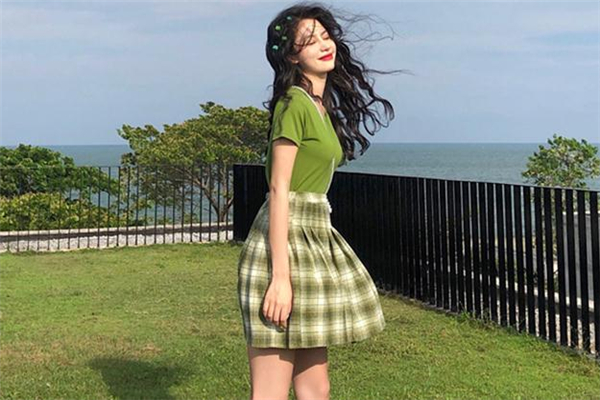 皮肤黑穿牛油果绿显白吗,黄皮穿牛油果绿显白吗