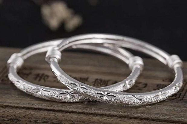 老凤祥银手镯怎么鉴定真假,老凤祥足银手镯怎么辨别真假