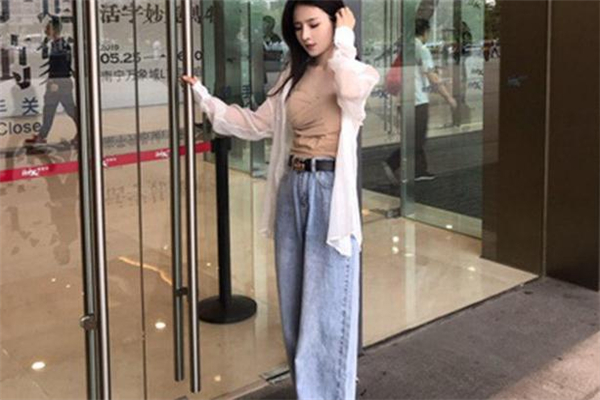 泫雅风牛仔裤配什么上衣,泫雅风牛仔裤穿搭